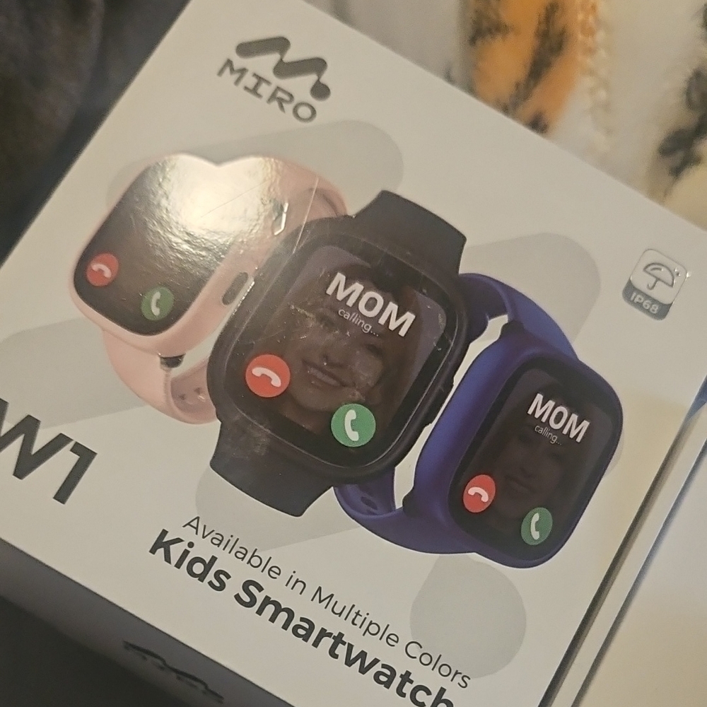 Miro Kids Smartwatch in Pink and Purple